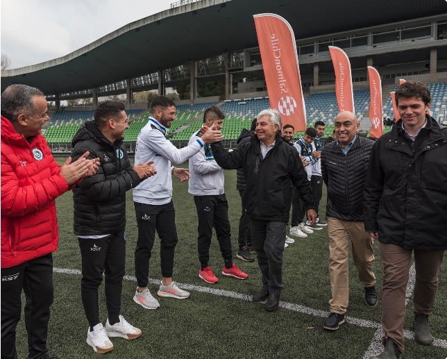 Empresas del rubro salmonicultor se unen para apoyar a Deportes Puerto Montt
