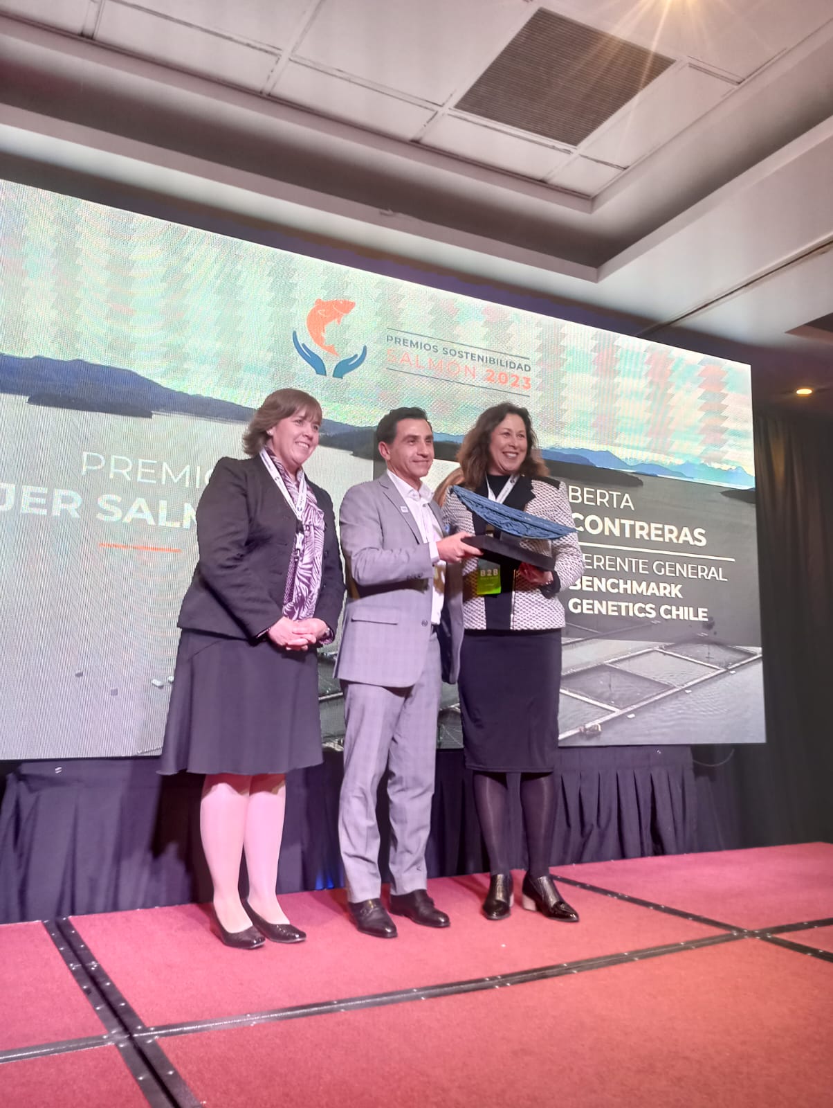 [+FOTOS] En emotiva ceremonia: Entregan "Premios por la Sostenibilidad del Salmón"