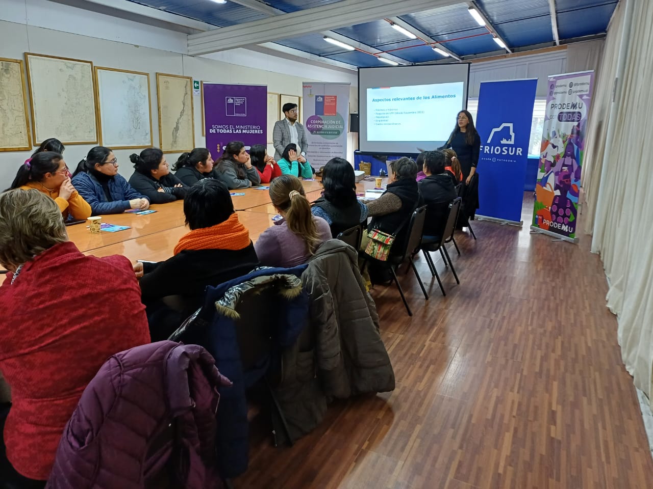Realizan jornada informativa para trabajadoras de Pesquera Friosur