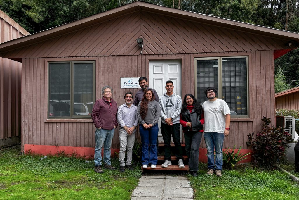 Investigadores de la UdeC reciben reconocimiento por uso de probiótico en Salmo salar