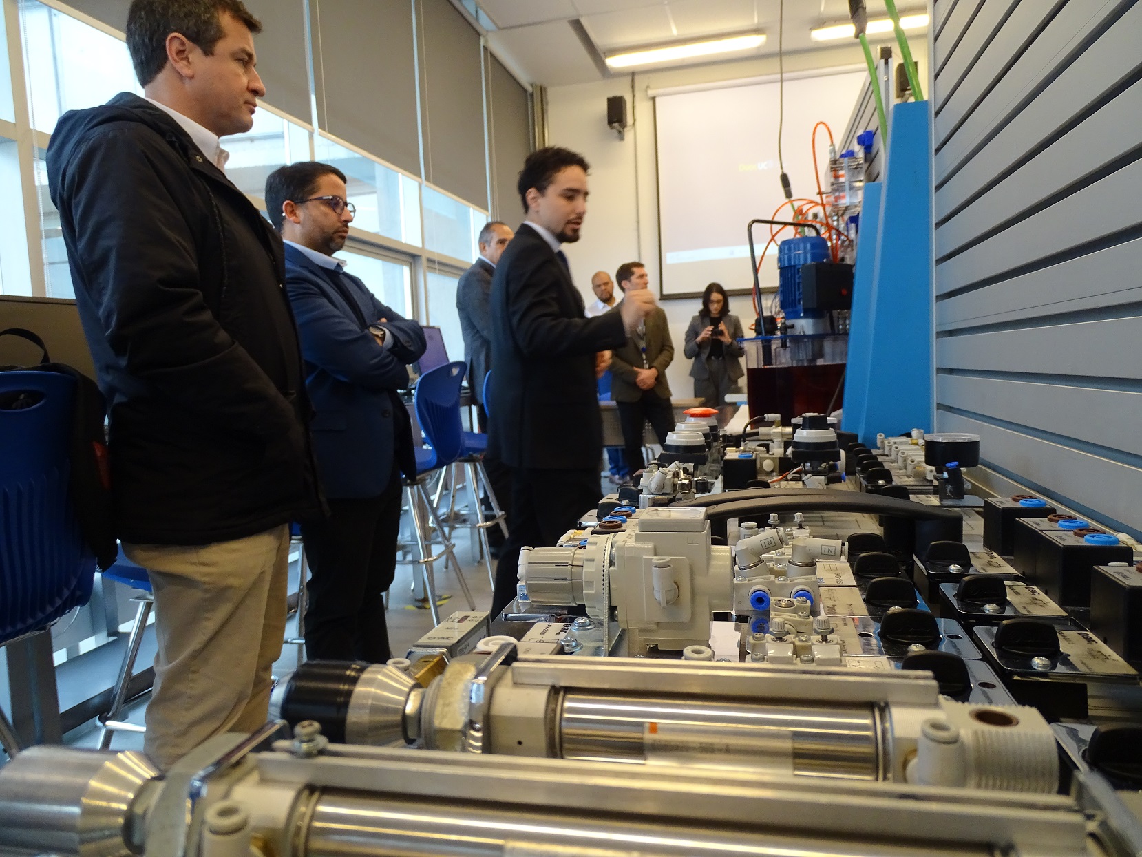 Inauguran centro que brindará capacitación de clase mundial en neumática a estudiantes de ingeniería