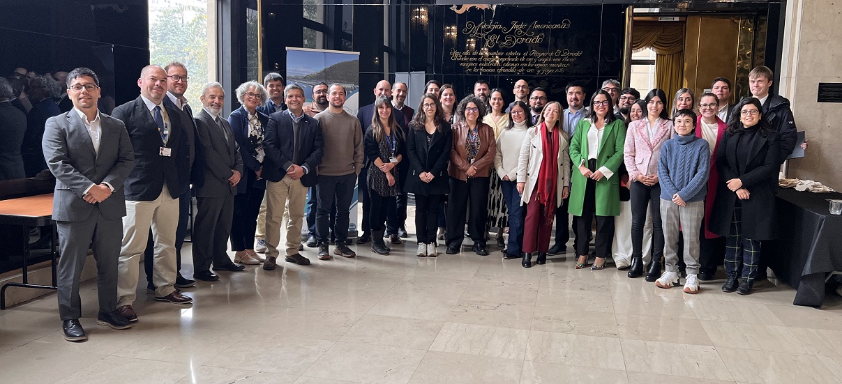 Lanzan proyecto pionero que busca reducir el uso de antimicrobianos en la salmonicultura