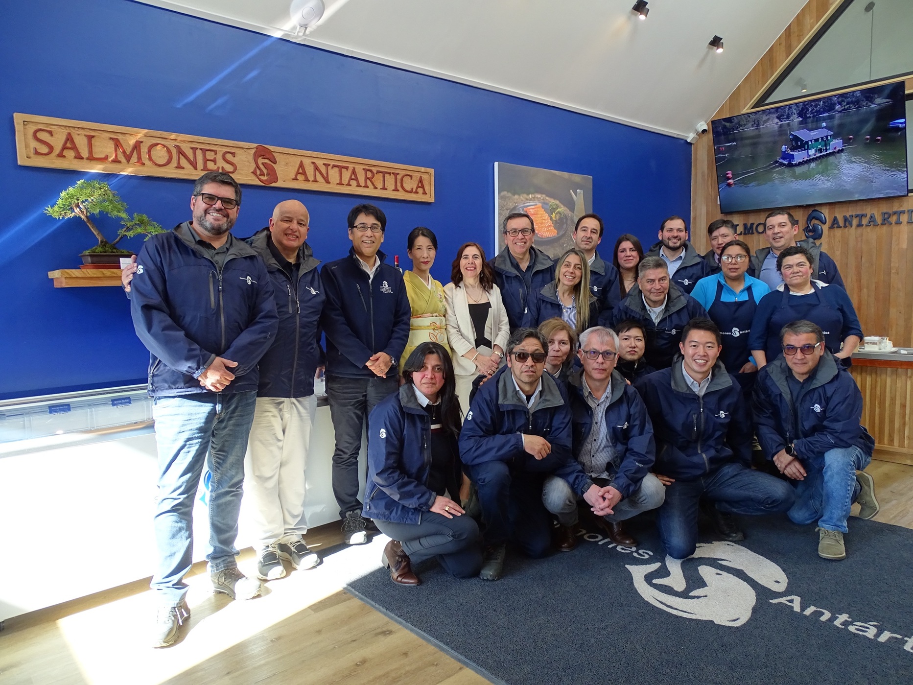 Empresa salmonicultora inaugura nueva tienda para el público de la provincia de Chiloé