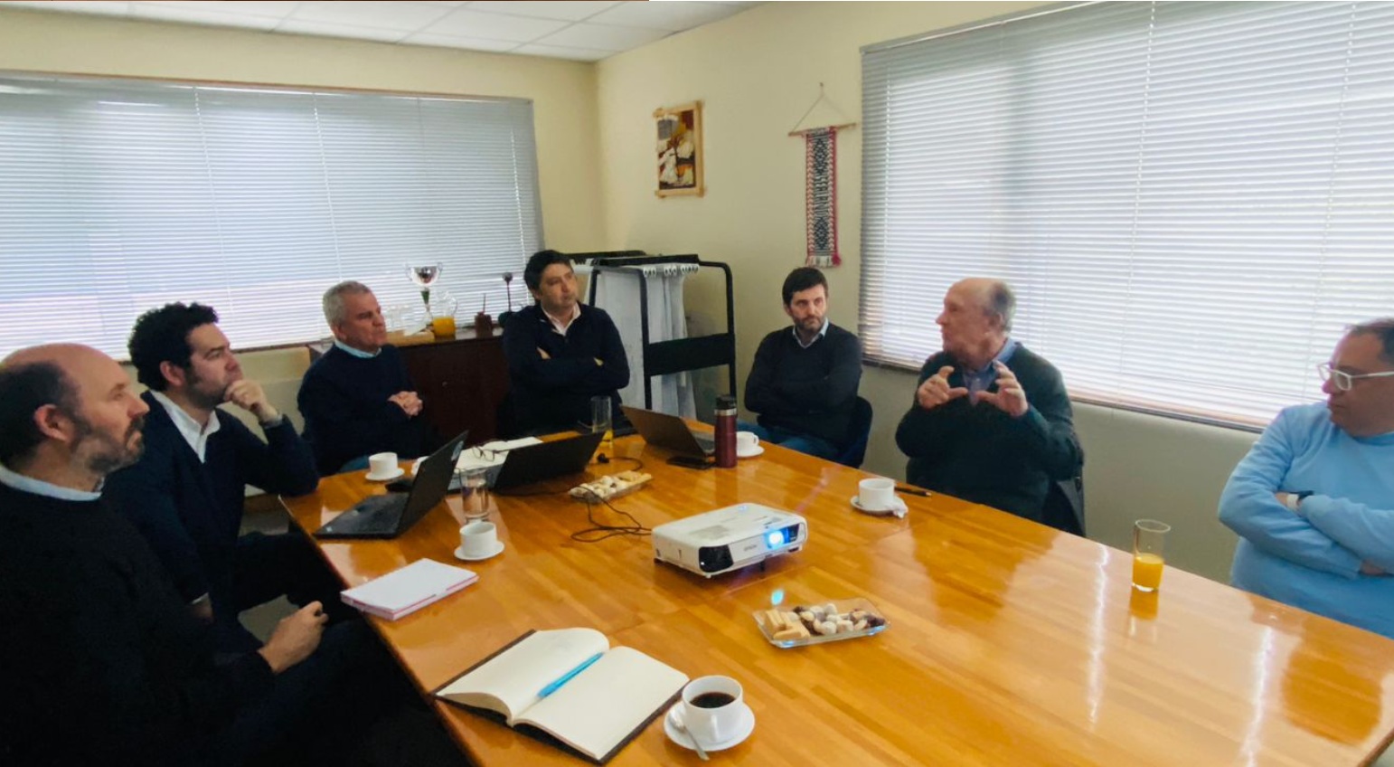 Académicos UDD conocen avances en recirculación y sustentabilidad de la salmonicultura