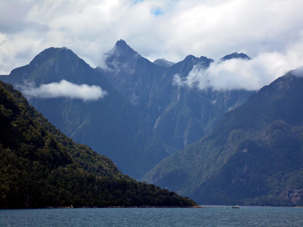 Fortalecen gestión ambiental con investigación pionera sobre la hidrodinámica en el Fiordo Comau