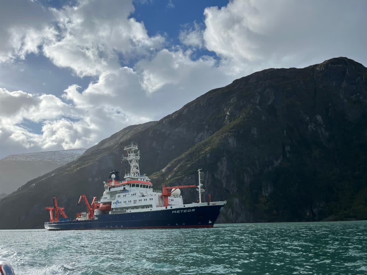 Investigadores ULagos se suman a expedición internacional que estudia las FANs en la Patagonia