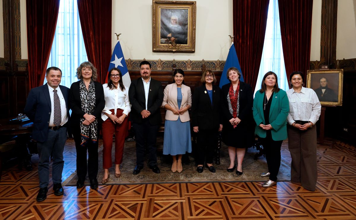 Universidad de Chile fortalece articulación público-privada para avanzar en sanidad de animales acuáticos
